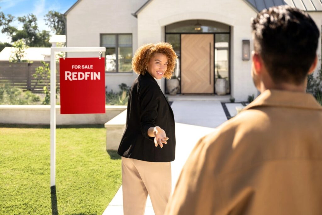 Is it the right moment to invest in a home?