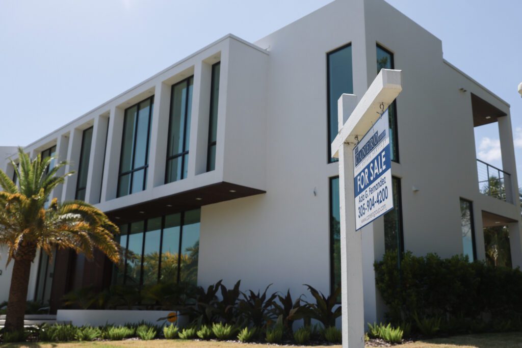 Florida housing market sees significant price drops