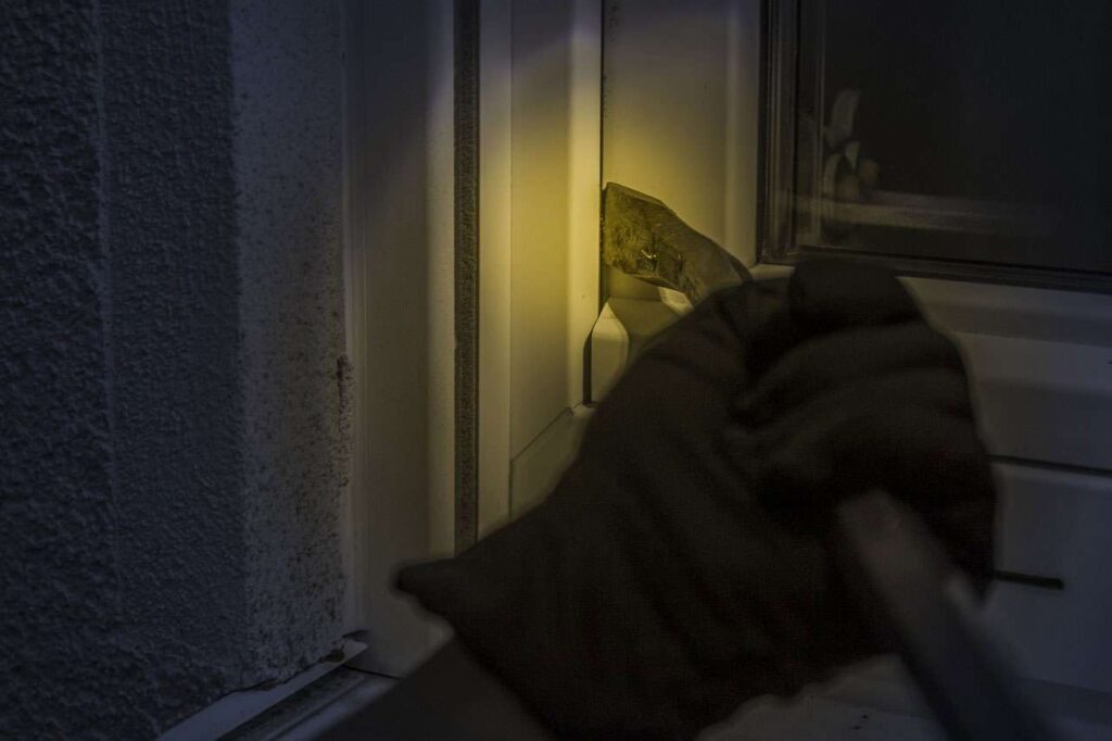 Tips to protect yourself from holiday theft