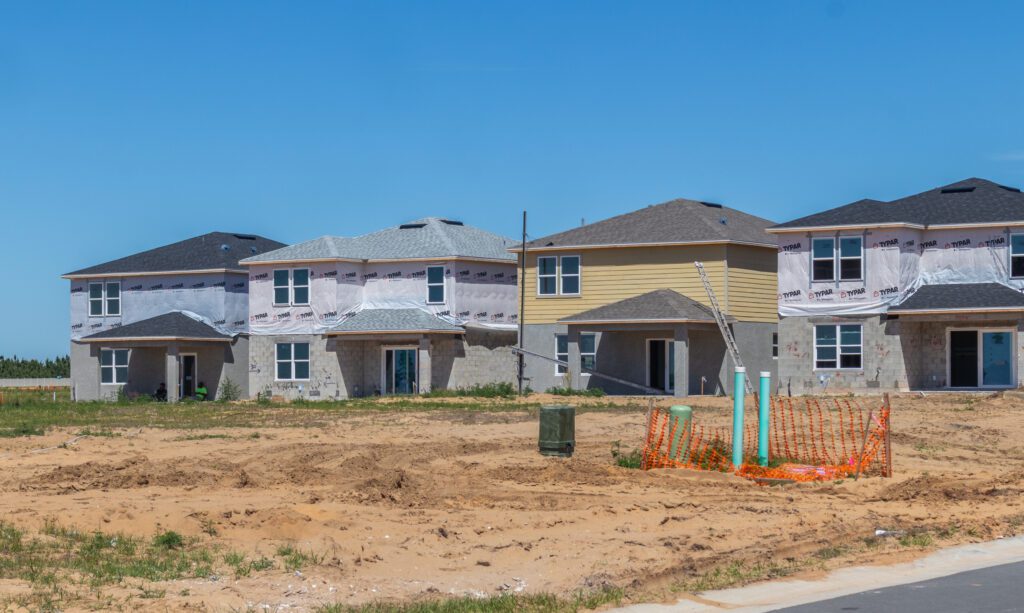Us house prices show slow growth led by florida