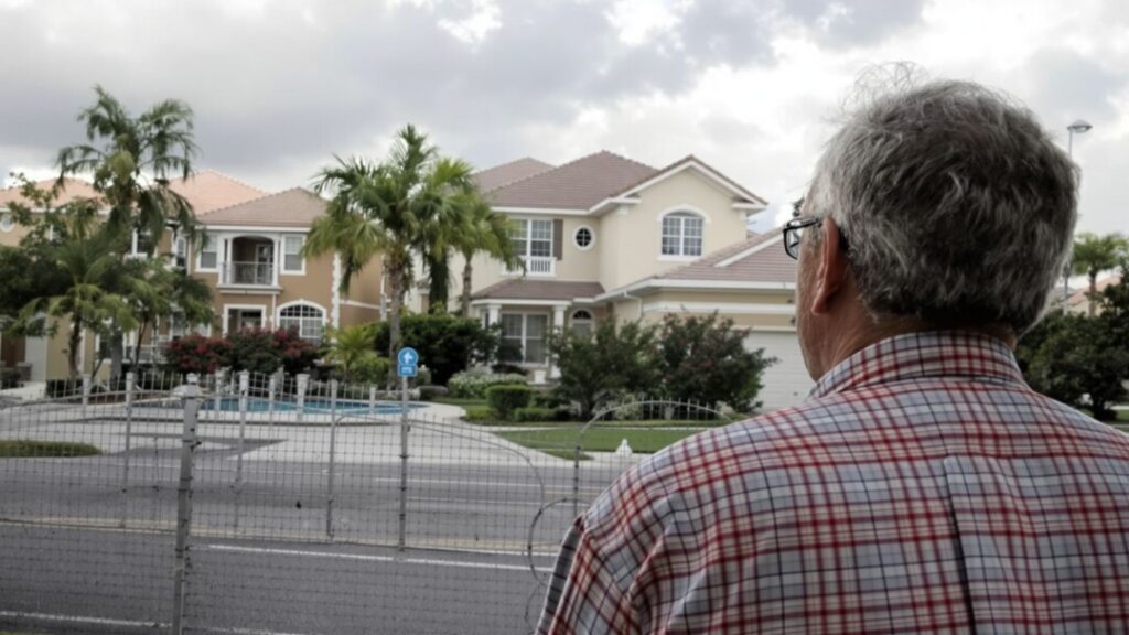 Florida houses under a cloudy sky.