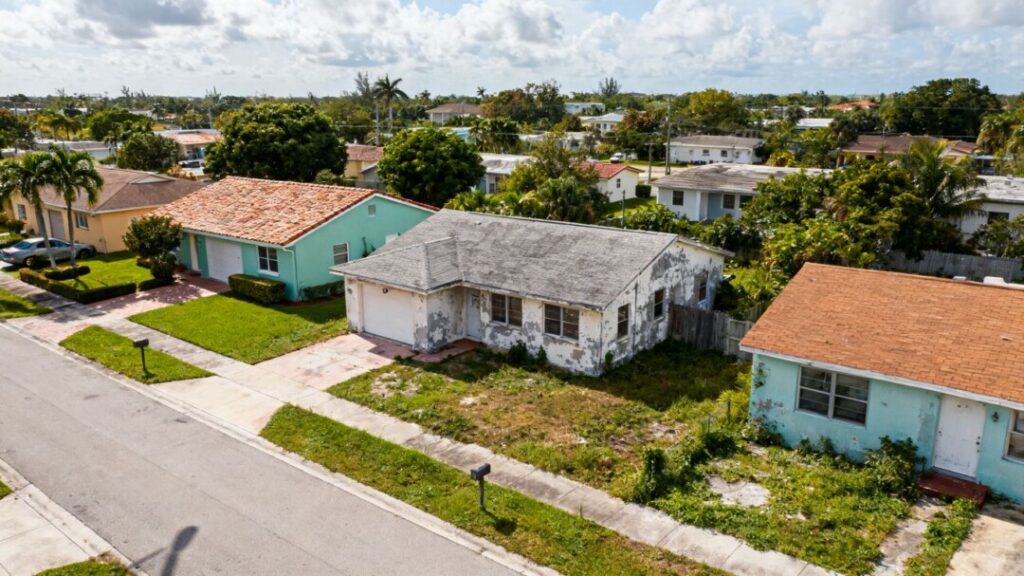 Broward County neighborhood with houses and cloudy sky.