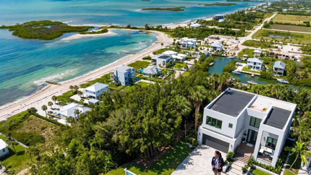 Hernando County Gulf Coast with homes, greenery, and turquoise water
